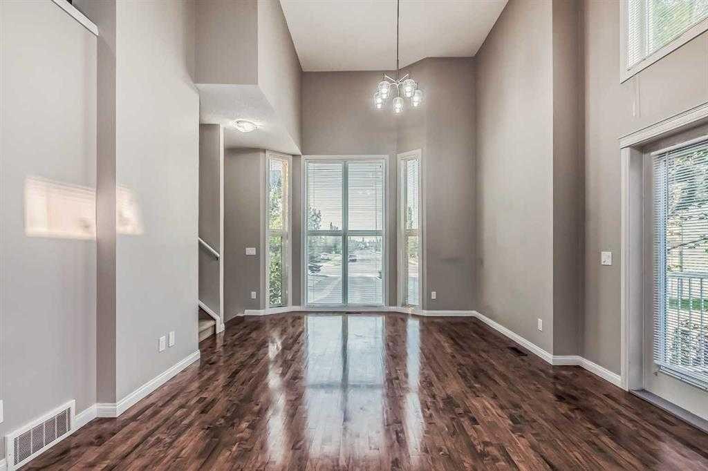 402 Wentworth Villas Sw, Calgary, AB - Indoor Photo Showing Other Room