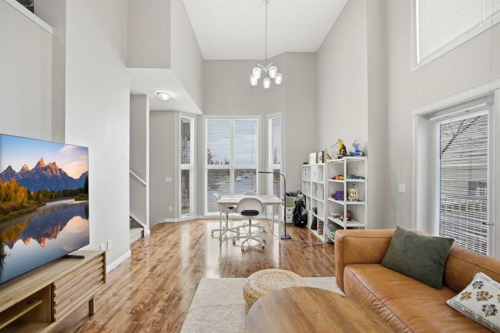 402 Wentworth Villas Sw, Calgary, AB - Indoor Photo Showing Other Room