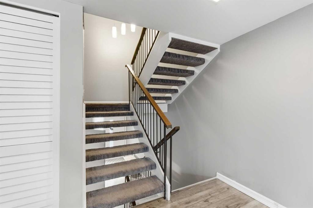 57-2225 Oakmoor Drive Sw, Calgary, AB - Indoor Photo Showing Other Room