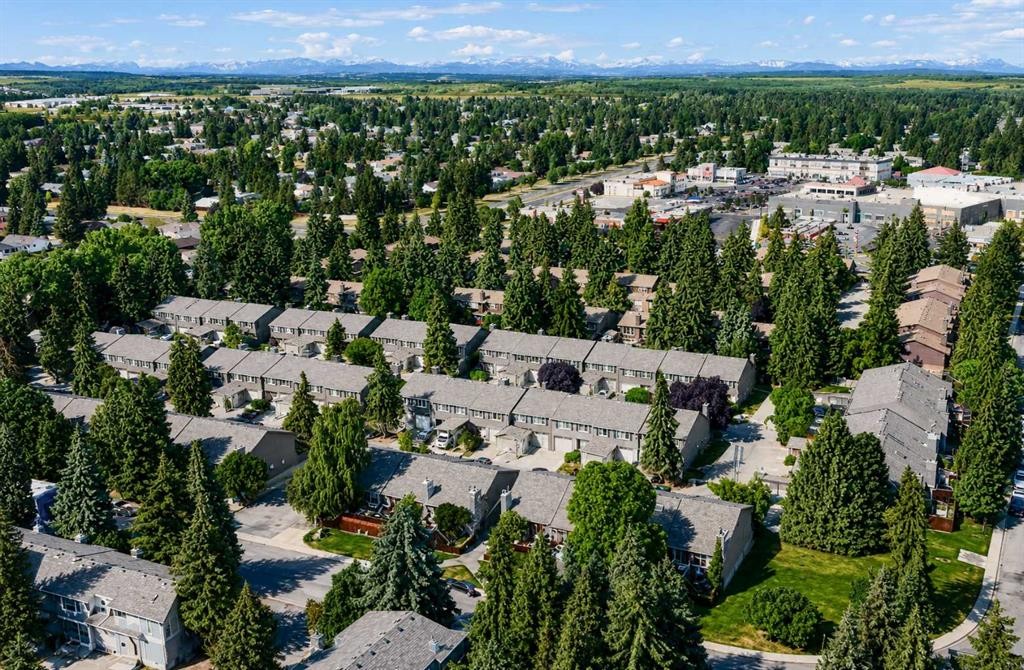 57-2225 Oakmoor Drive Sw, Calgary, AB - Outdoor With View