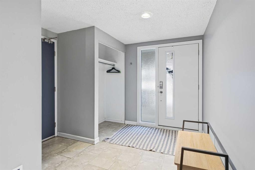 57-2225 Oakmoor Drive Sw, Calgary, AB - Indoor Photo Showing Other Room