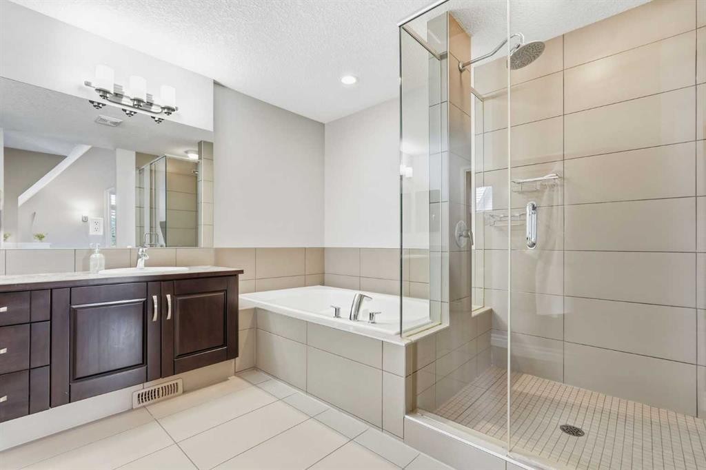 127 Marquis Grove Se, Calgary, AB - Indoor Photo Showing Bathroom