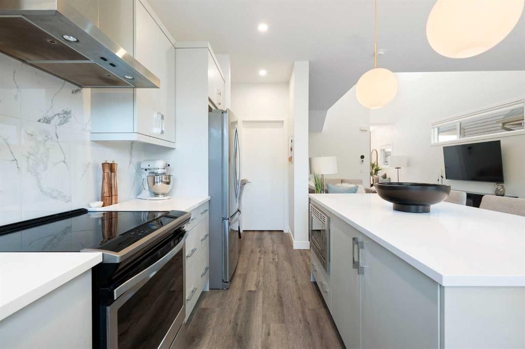 3872 202 Avenue Se, Calgary, AB - Indoor Photo Showing Kitchen With Upgraded Kitchen