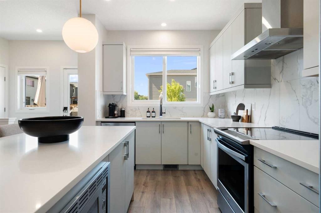 3872 202 Avenue Se, Calgary, AB - Indoor Photo Showing Kitchen With Upgraded Kitchen