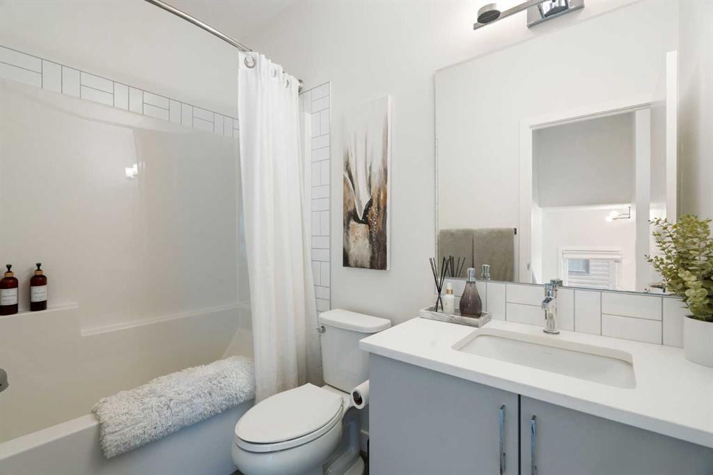 3872 202 Avenue Se, Calgary, AB - Indoor Photo Showing Bathroom