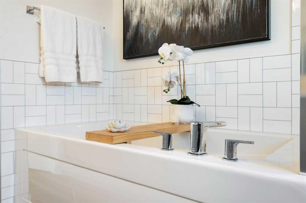 3872 202 Avenue Se, Calgary, AB - Indoor Photo Showing Bathroom