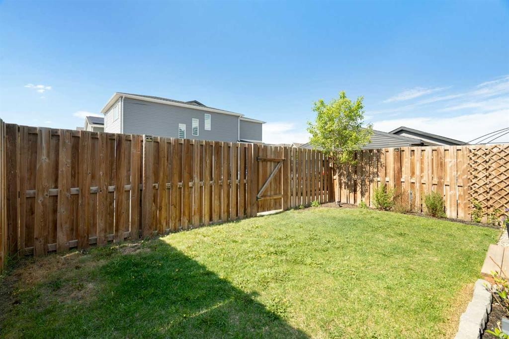 3872 202 Avenue Se, Calgary, AB - Outdoor