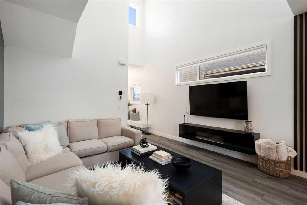 3872 202 Avenue Se, Calgary, AB - Indoor Photo Showing Living Room