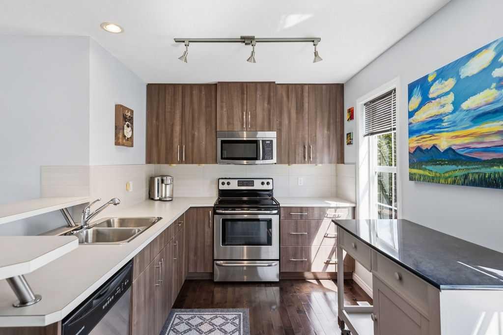 148 Cranarch Road Se, Calgary, AB - Indoor Photo Showing Kitchen With Double Sink