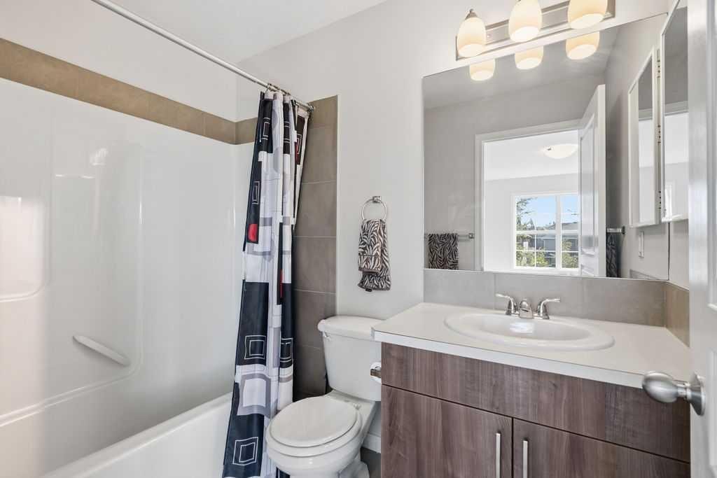 148 Cranarch Road Se, Calgary, AB - Indoor Photo Showing Bathroom