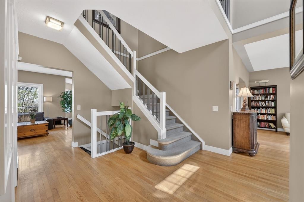 222 Diamond Drive Se, Calgary, AB - Indoor Photo Showing Other Room