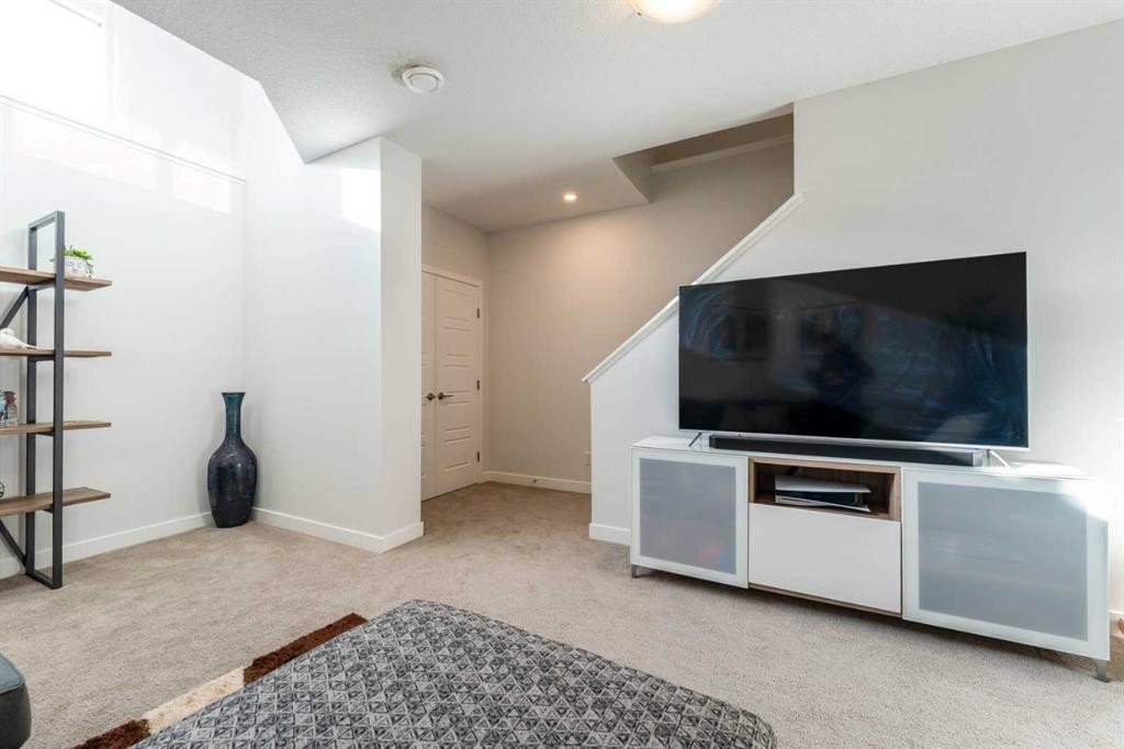 318 Masters Row Se, Calgary, AB