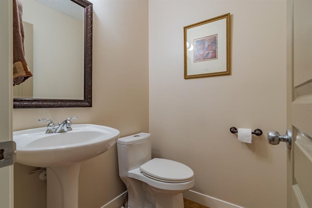 6 Cranwell Link Se, Calgary, AB - Indoor Photo Showing Bathroom