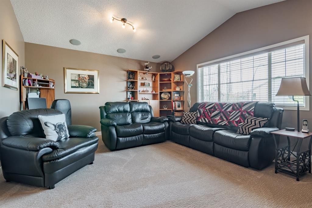 6 Cranwell Link Se, Calgary, AB - Indoor Photo Showing Living Room
