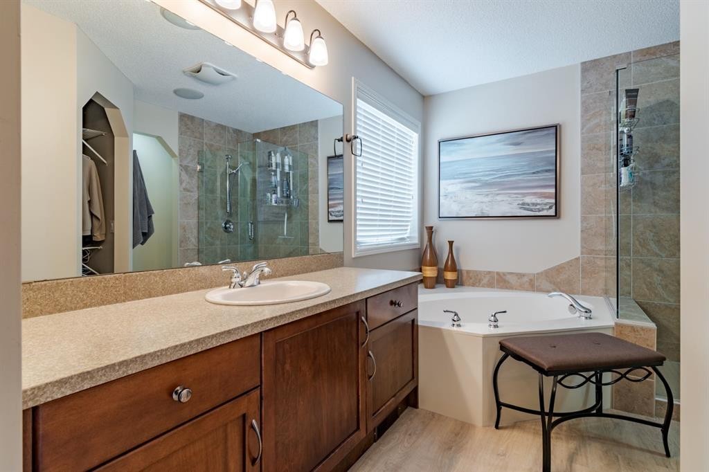 6 Cranwell Link Se, Calgary, AB - Indoor Photo Showing Bathroom