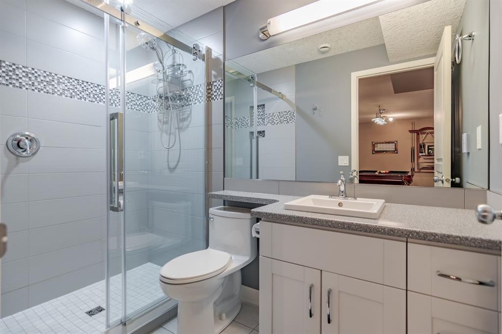 6 Cranwell Link Se, Calgary, AB - Indoor Photo Showing Bathroom