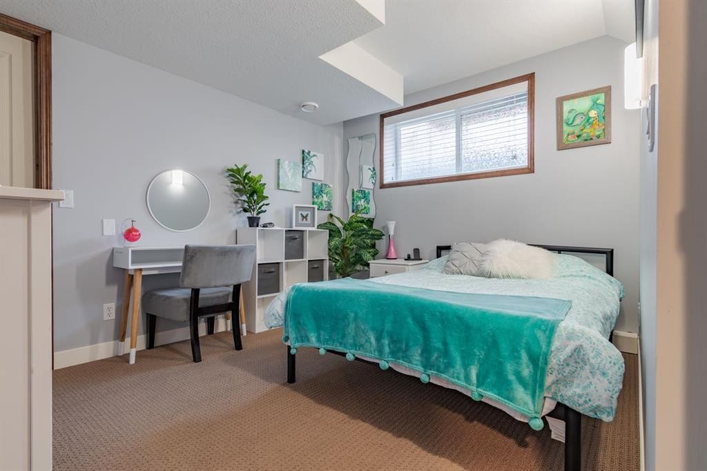6 Cranwell Link Se, Calgary, AB - Indoor Photo Showing Bedroom