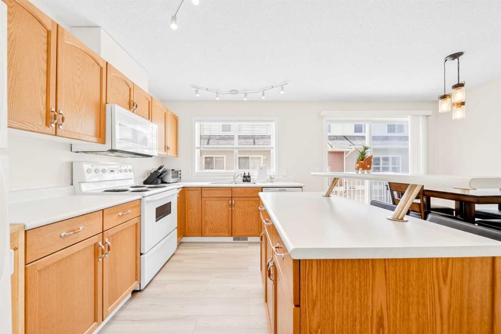 203 Mckenzie Towne Gate Se, Calgary, AB
