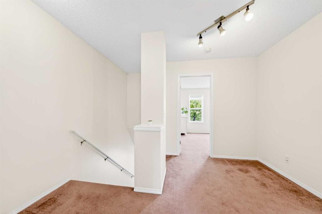 203 Mckenzie Towne Gate Se, Calgary, AB