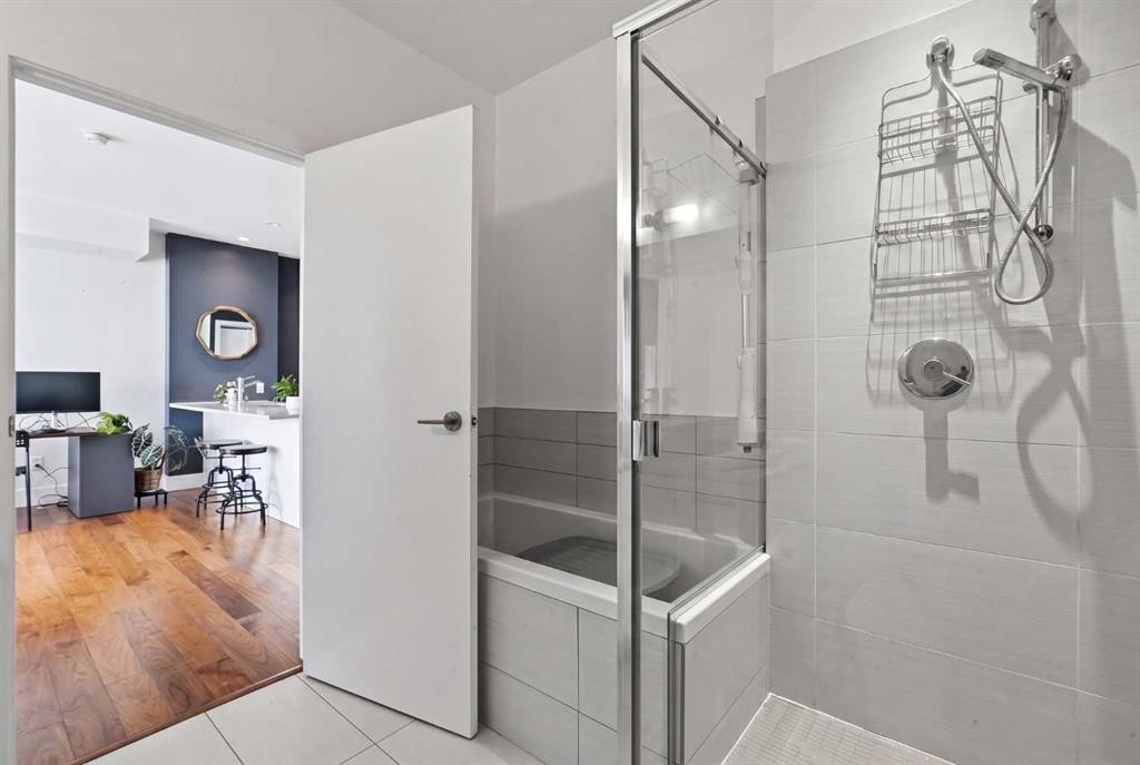406-2505 17 Avenue Sw, Calgary, AB - Indoor Photo Showing Bathroom