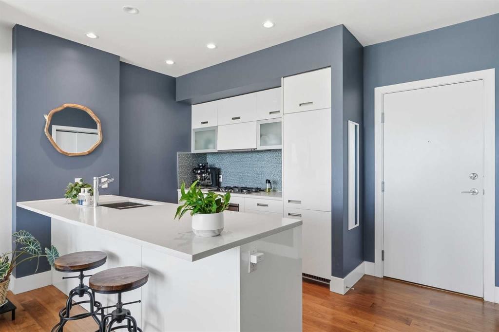 406-2505 17 Avenue Sw, Calgary, AB - Indoor
