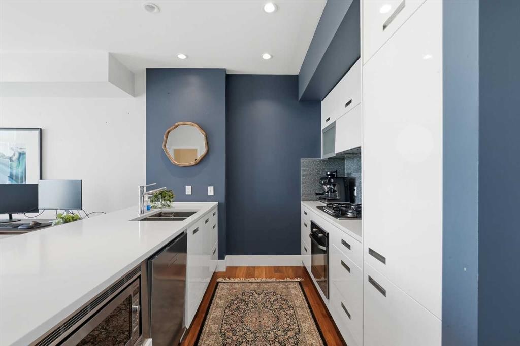 406-2505 17 Avenue Sw, Calgary, AB - Indoor Photo Showing Kitchen With Double Sink