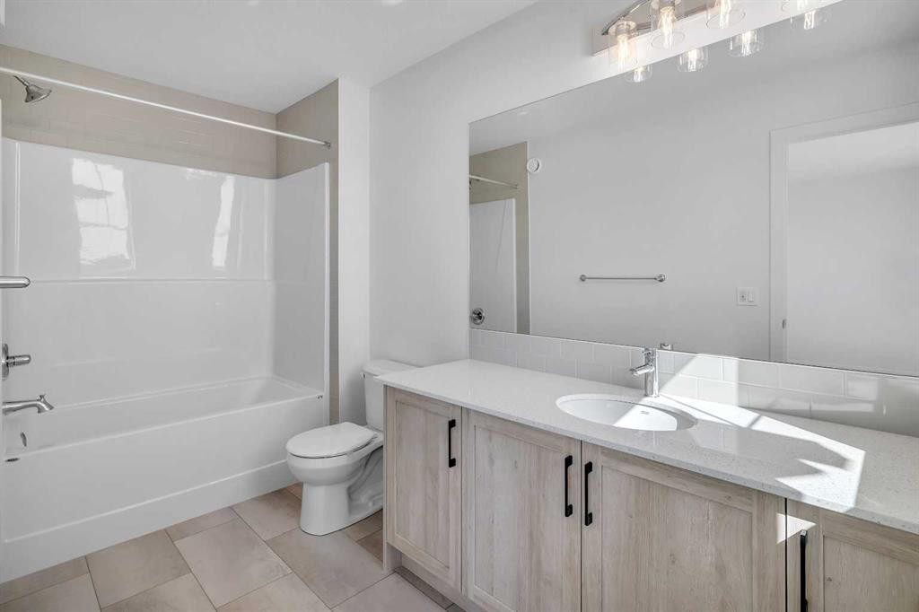 541 Bayview Street Sw, Airdrie, AB - Indoor Photo Showing Bathroom
