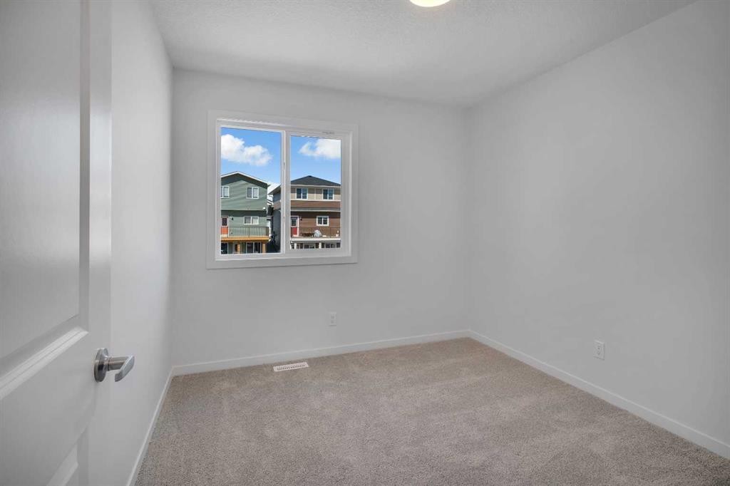 541 Bayview Street Sw, Airdrie, AB - Indoor Photo Showing Other Room