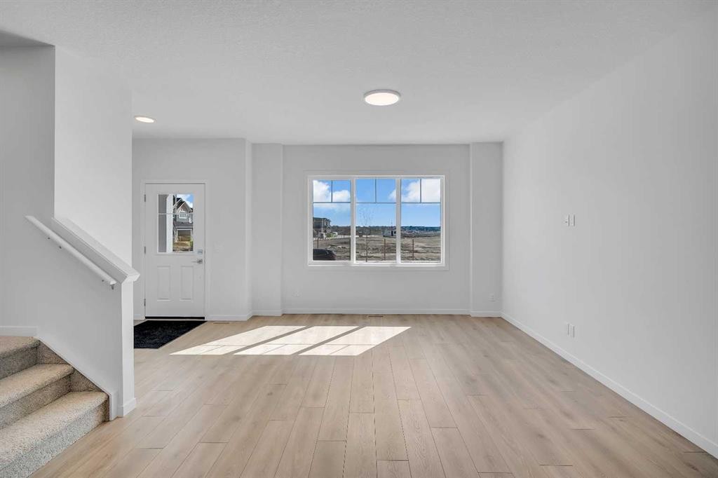 541 Bayview Street Sw, Airdrie, AB - Indoor Photo Showing Other Room