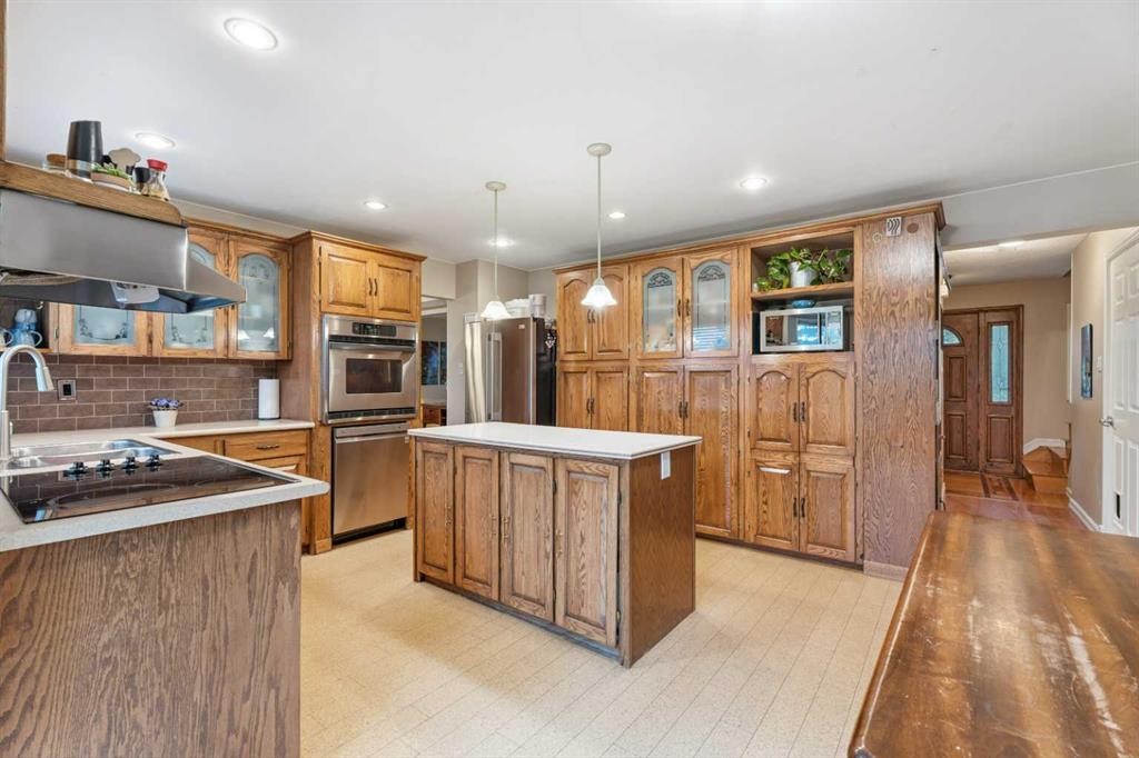 411 Wilderness Place Se, Calgary, AB - Indoor Photo Showing Kitchen