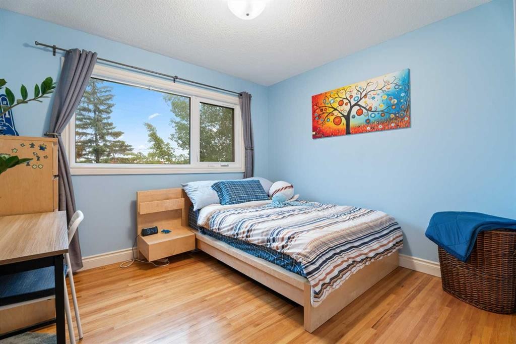 411 Wilderness Place Se, Calgary, AB - Indoor Photo Showing Bedroom