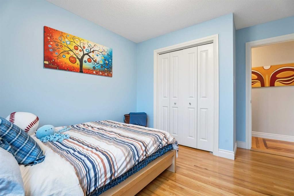 411 Wilderness Place Se, Calgary, AB - Indoor Photo Showing Bedroom