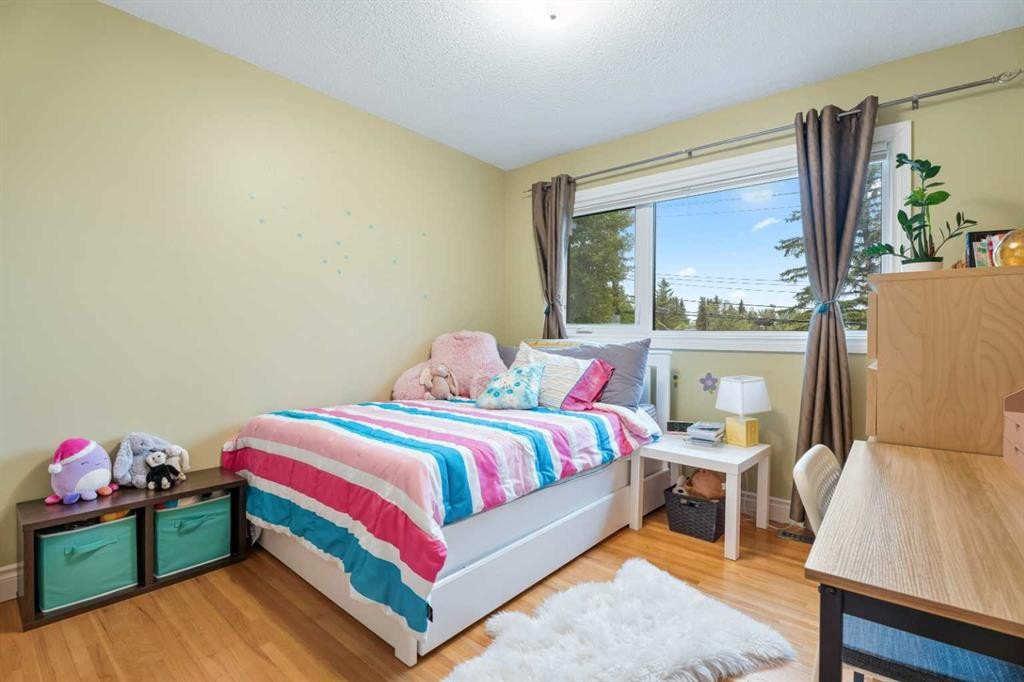 411 Wilderness Place Se, Calgary, AB - Indoor Photo Showing Bedroom