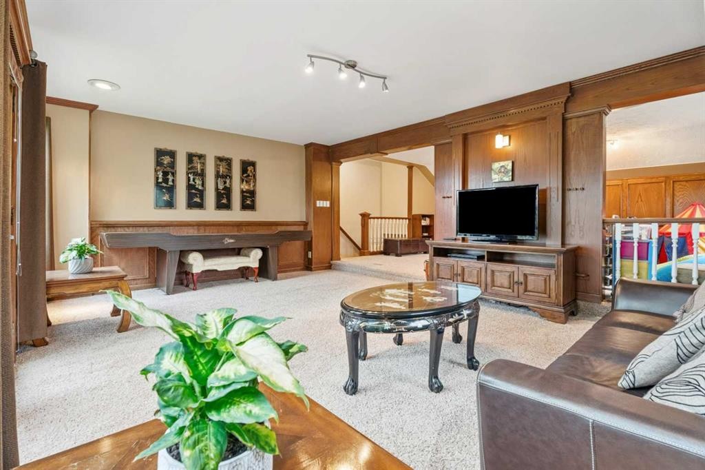 411 Wilderness Place Se, Calgary, AB - Indoor Photo Showing Living Room