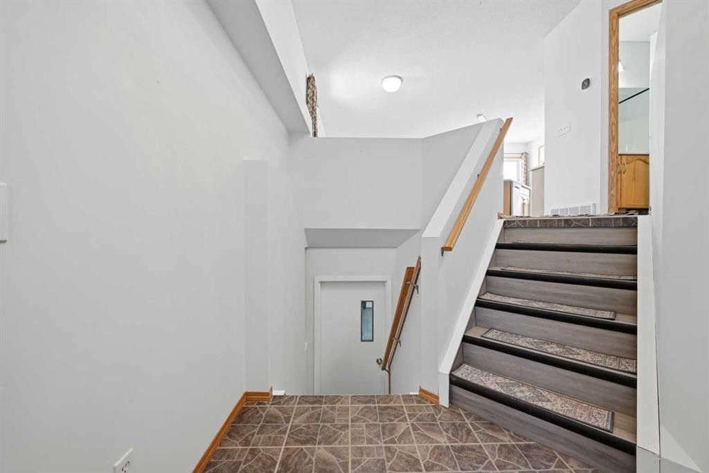 11 Covecreek Close Ne, Calgary, AB