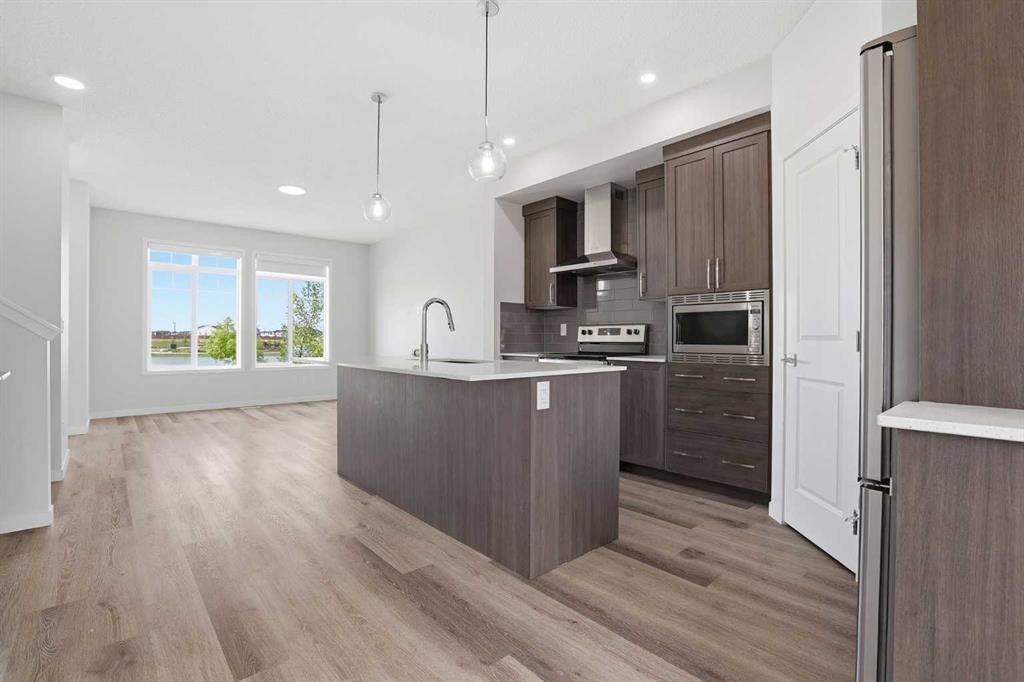 352 Dawson Drive, Chestermere, AB - Indoor Photo Showing Kitchen With Upgraded Kitchen