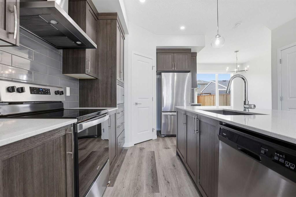 352 Dawson Drive, Chestermere, AB - Indoor Photo Showing Kitchen With Stainless Steel Kitchen With Upgraded Kitchen