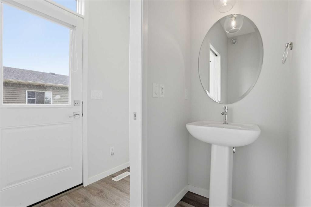 352 Dawson Drive, Chestermere, AB - Indoor Photo Showing Bathroom