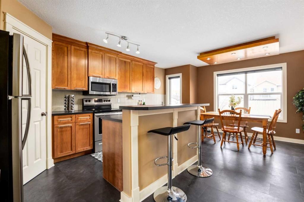 159 Cimarron Grove Crescent, Okotoks, AB - Indoor Photo Showing Kitchen