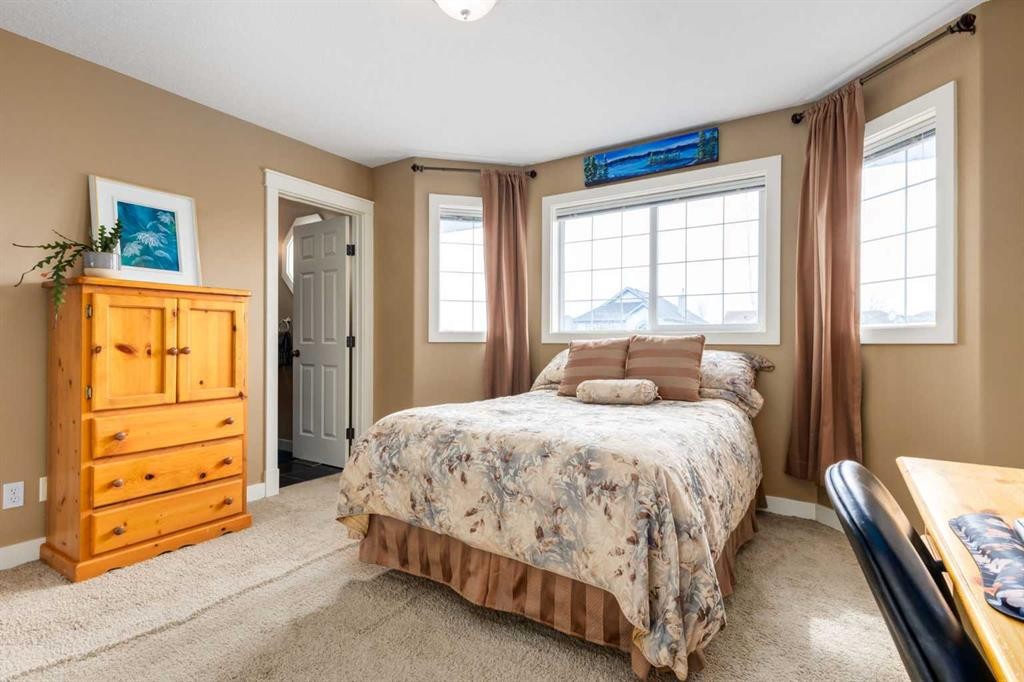 159 Cimarron Grove Crescent, Okotoks, AB - Indoor Photo Showing Bedroom