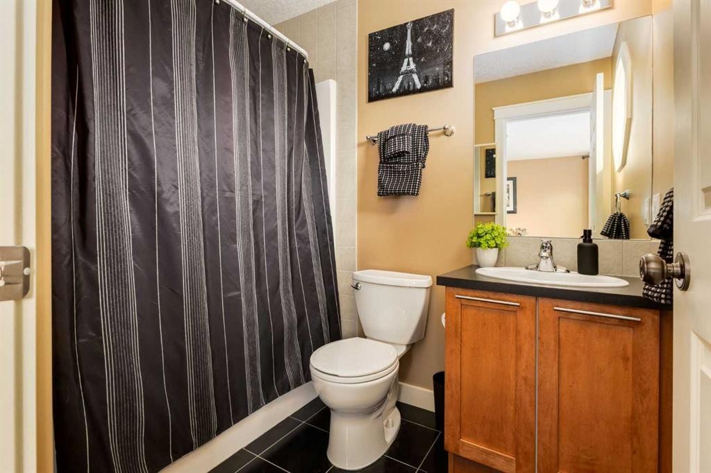 159 Cimarron Grove Crescent, Okotoks, AB - Indoor Photo Showing Bathroom