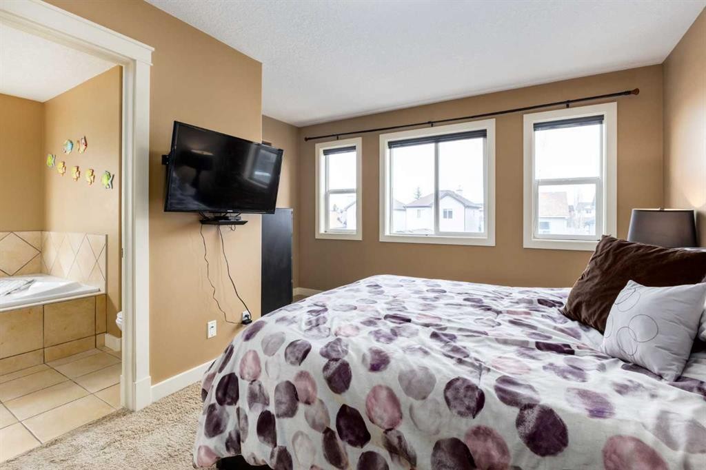 159 Cimarron Grove Crescent, Okotoks, AB - Indoor Photo Showing Bedroom