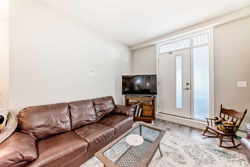 108-71 Shawnee Common Sw, Calgary, AB