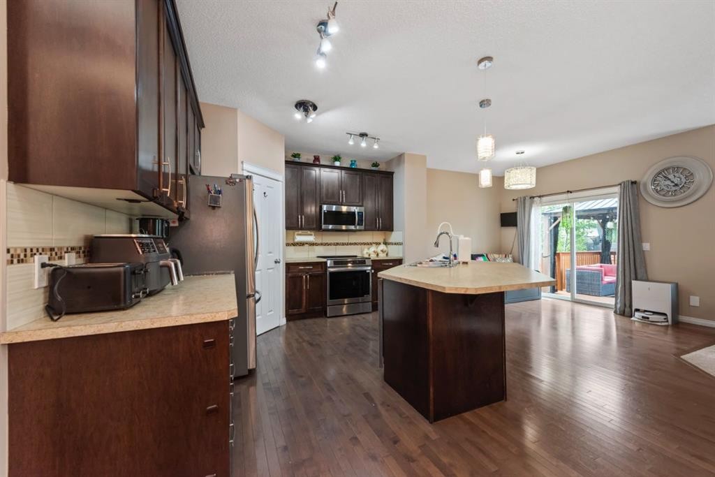 203 Morningside Circle Sw, Airdrie, AB - Indoor Photo Showing Kitchen With Upgraded Kitchen