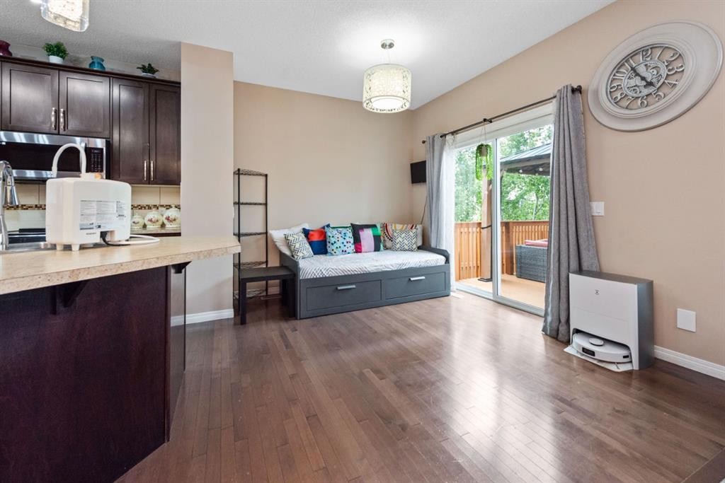 203 Morningside Circle Sw, Airdrie, AB - Indoor Photo Showing Kitchen