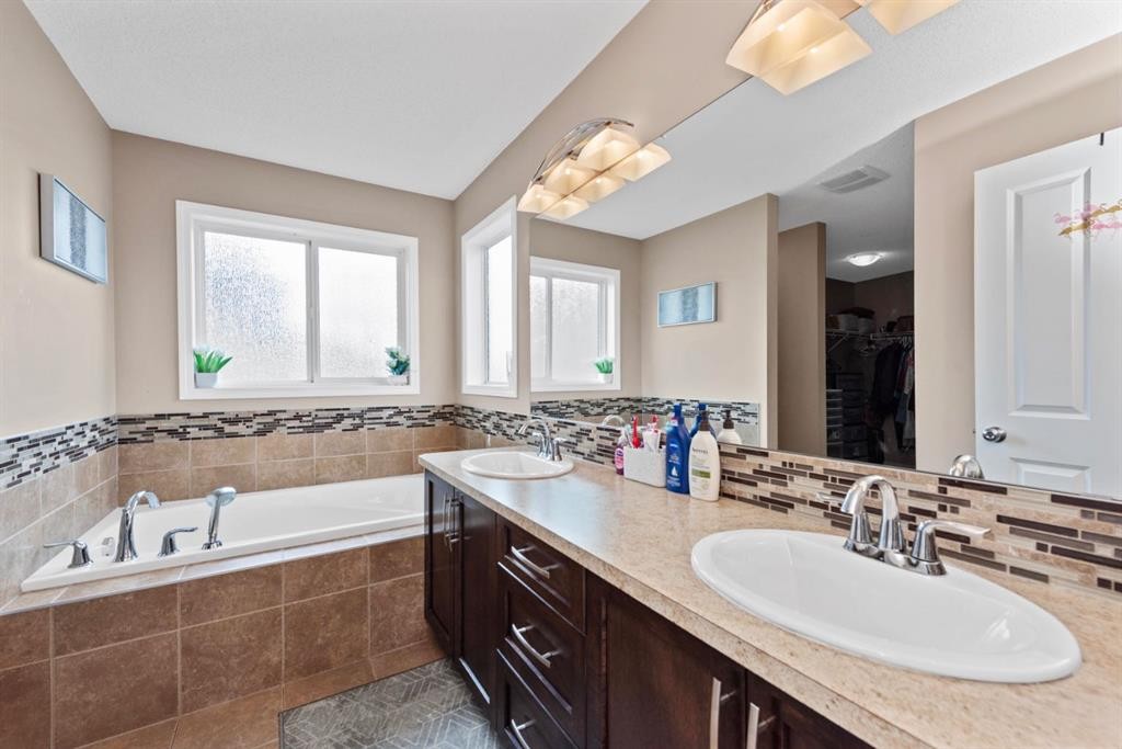 203 Morningside Circle Sw, Airdrie, AB - Indoor Photo Showing Bathroom