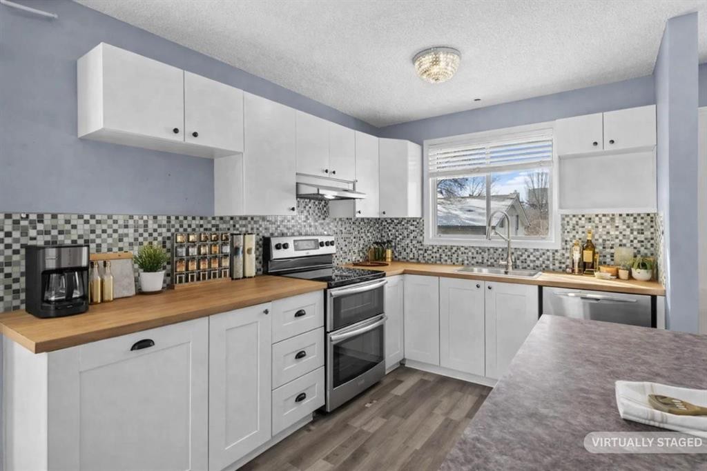 72 Marquis Place Se, Airdrie, AB - Indoor Photo Showing Kitchen With Upgraded Kitchen