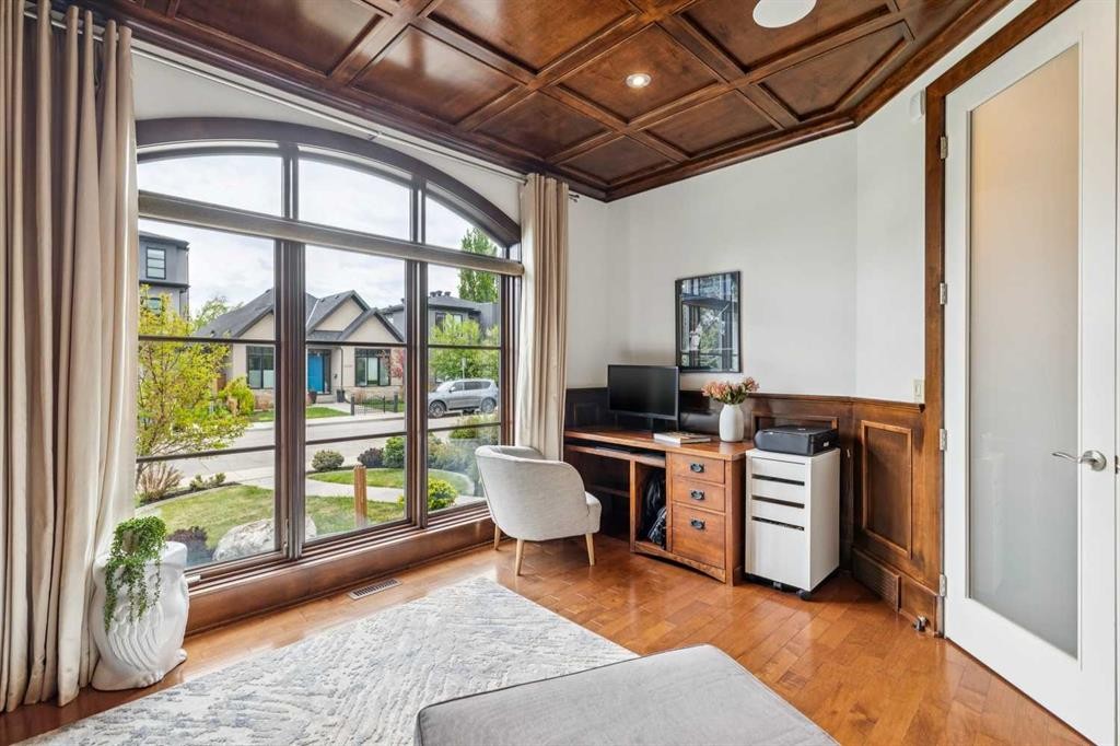 2228 Broadview Road Nw, Calgary, AB - Indoor Photo Showing Office