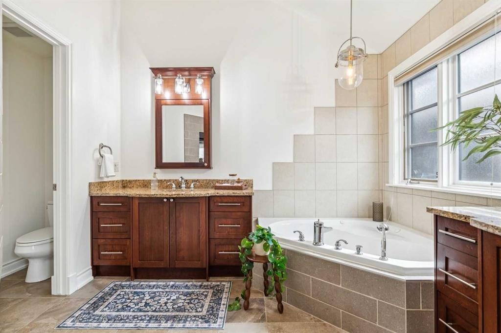 2228 Broadview Road Nw, Calgary, AB - Indoor Photo Showing Bathroom