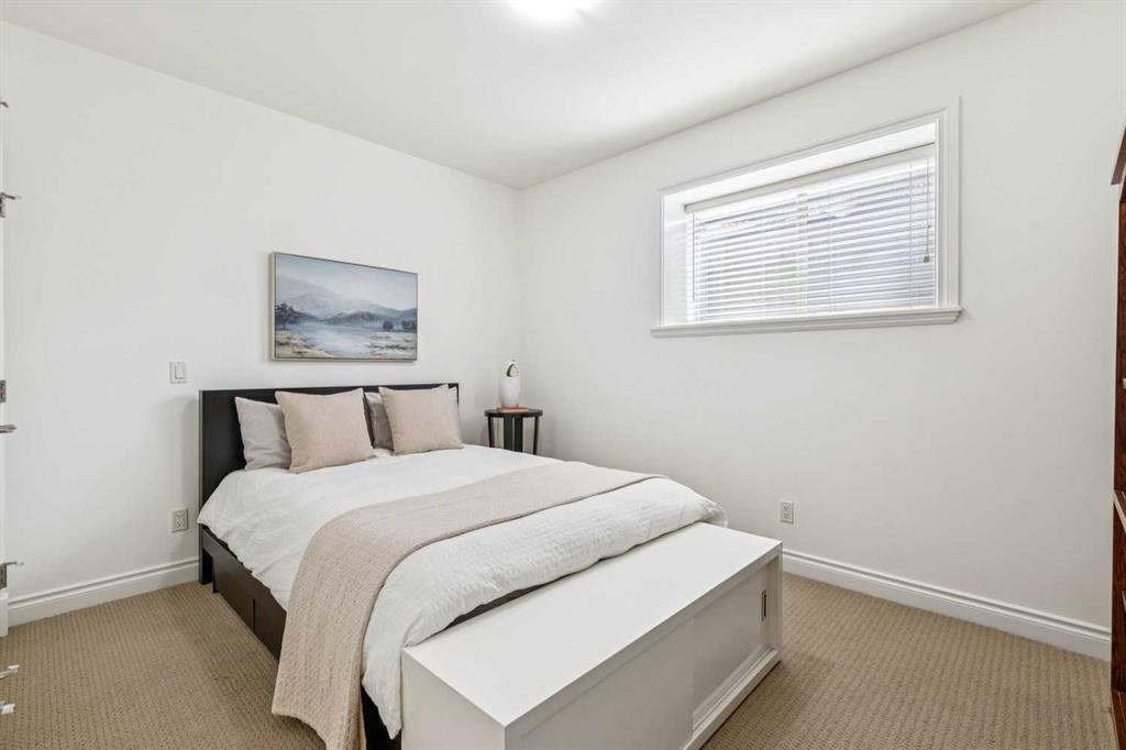 2228 Broadview Road Nw, Calgary, AB - Indoor Photo Showing Bedroom